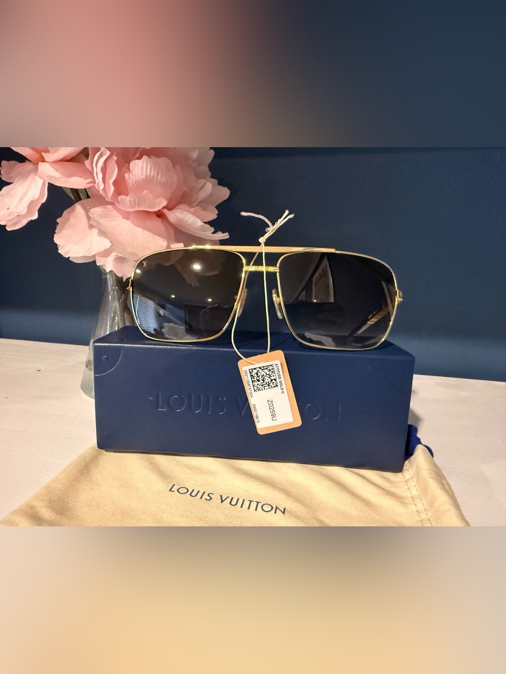 NWT Louis Vuitton Gold Frame Altitude Sunglasses with Gradient Brown Lenses